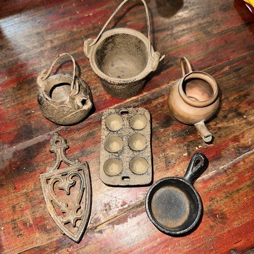 Vtg miniature cast iron - vtg, toy